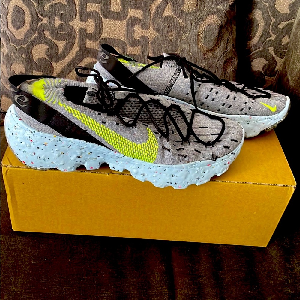 Brand new Nike space hippie 04